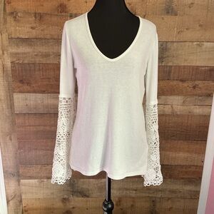 CROCHET White House Black Market White BOHOBalloon Sleeve Lightweight sweater